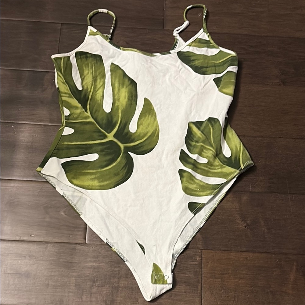 Forever 21 Plus Women’s 0X Tropical Banana Leaf Print Spaghetti Strap Bodysuit